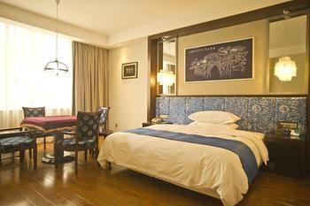 Miaozu Buyi Hotel Fenghuang Esterno foto